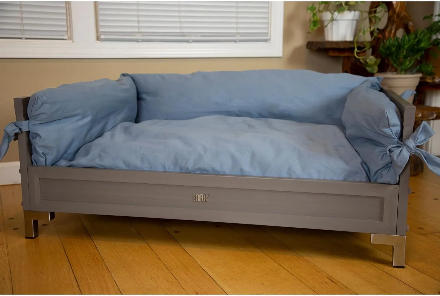 New Age Pet ECOFLEX Manhattan Elevated Dog Bed with Memory Foam Cushion, Durable Wood-Plastic Composite Frame, Removable Washable Cover, Ideal for Pets Up to 90 lbs - Grey